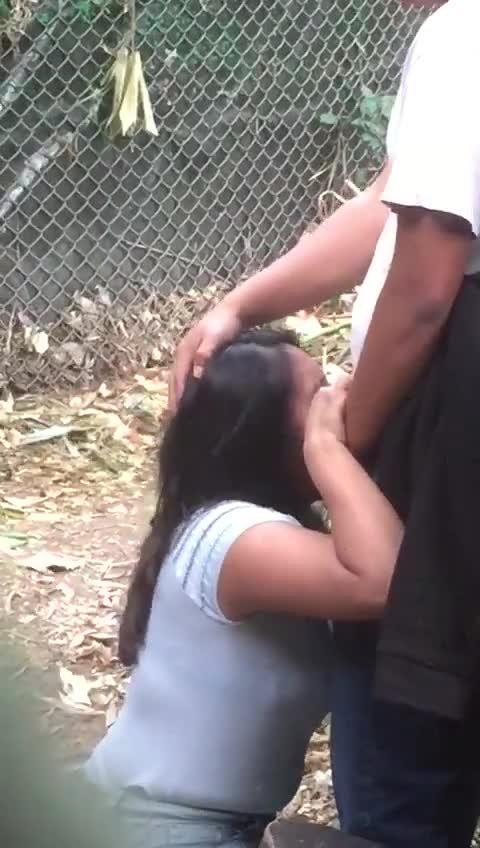 Vazou novinha pagando boquete flagra