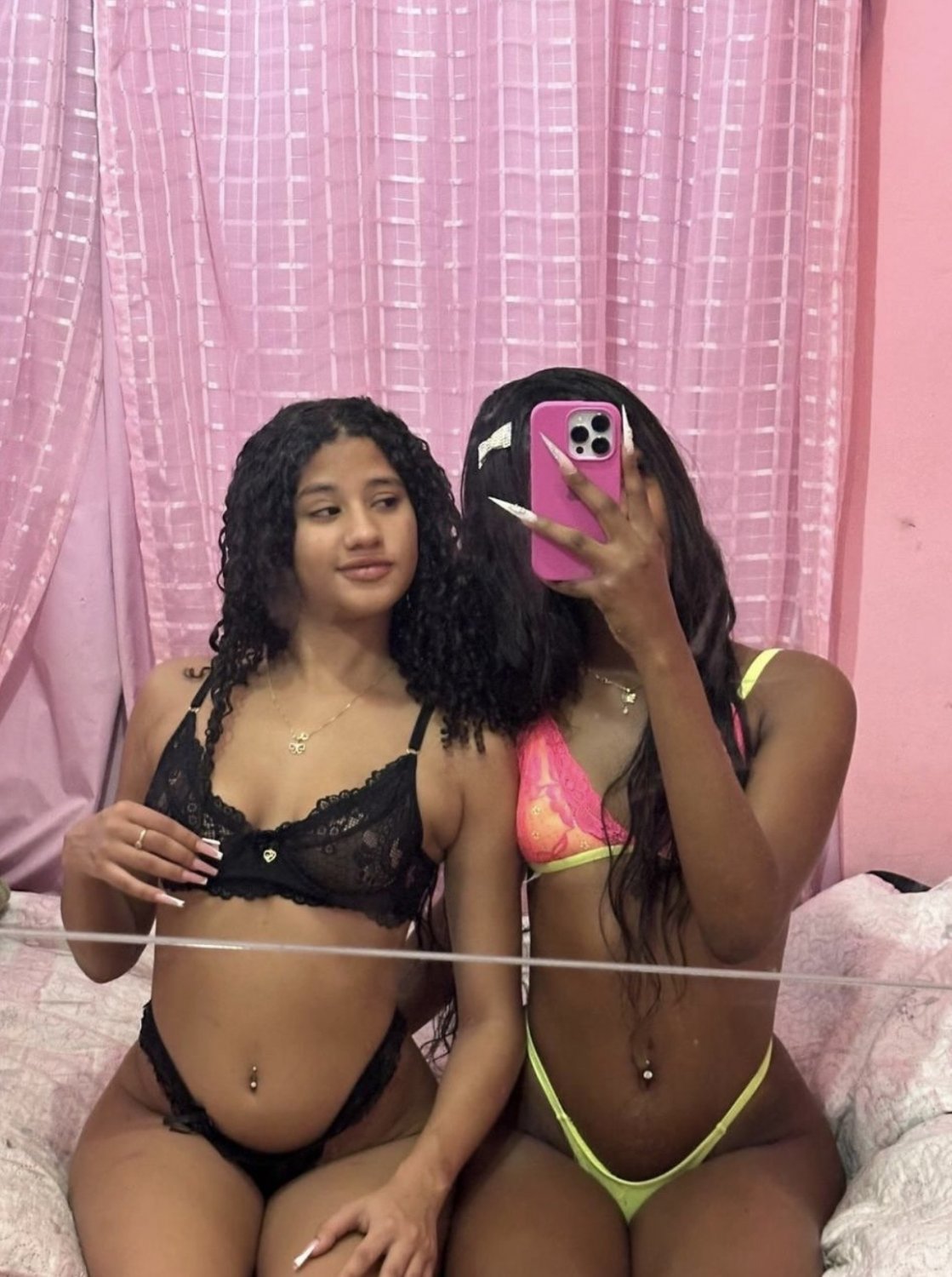 Novinha morena vazou orgia na piscina com amiga videos novos amador vazado vazou putinha gostosa
