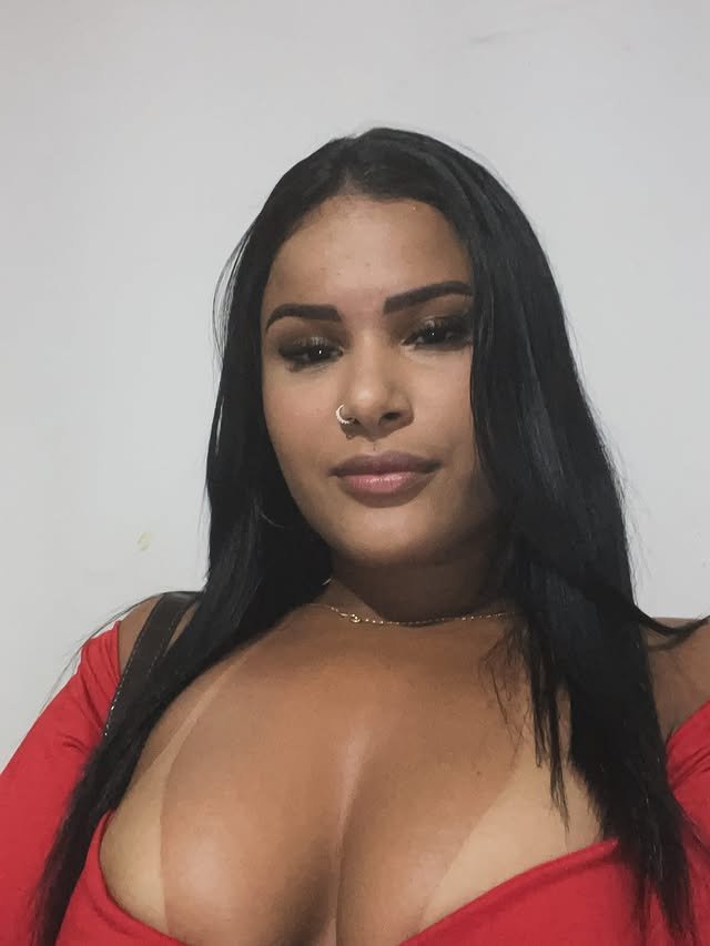 Novinha morena baixa renda gostosa cavalona brincando com consolo no cuzinho