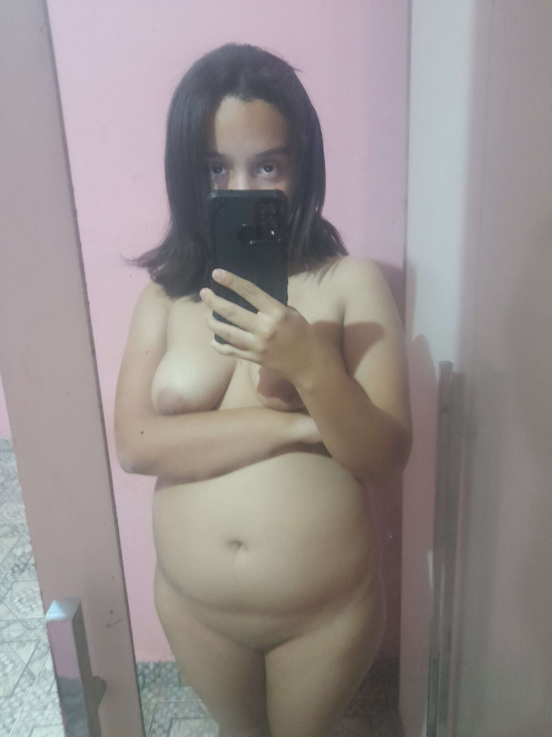Novinha amadora de 19 aninhos virgem exibindo buceta e peitos grandes parte 3