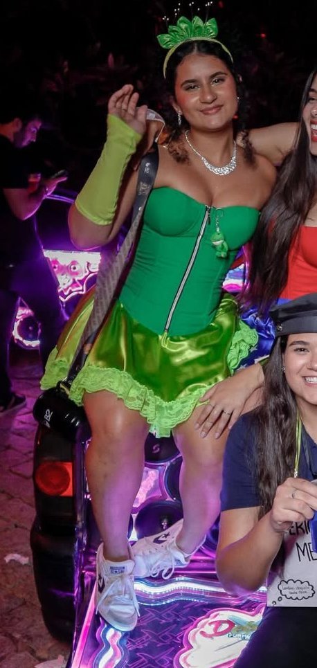 Cacheada amadora big ass