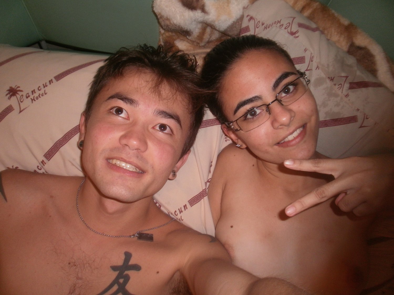 Esposa vadia, exibida pelo corno fotos amadoras do casal, que esposinha puta ele tem, casal top