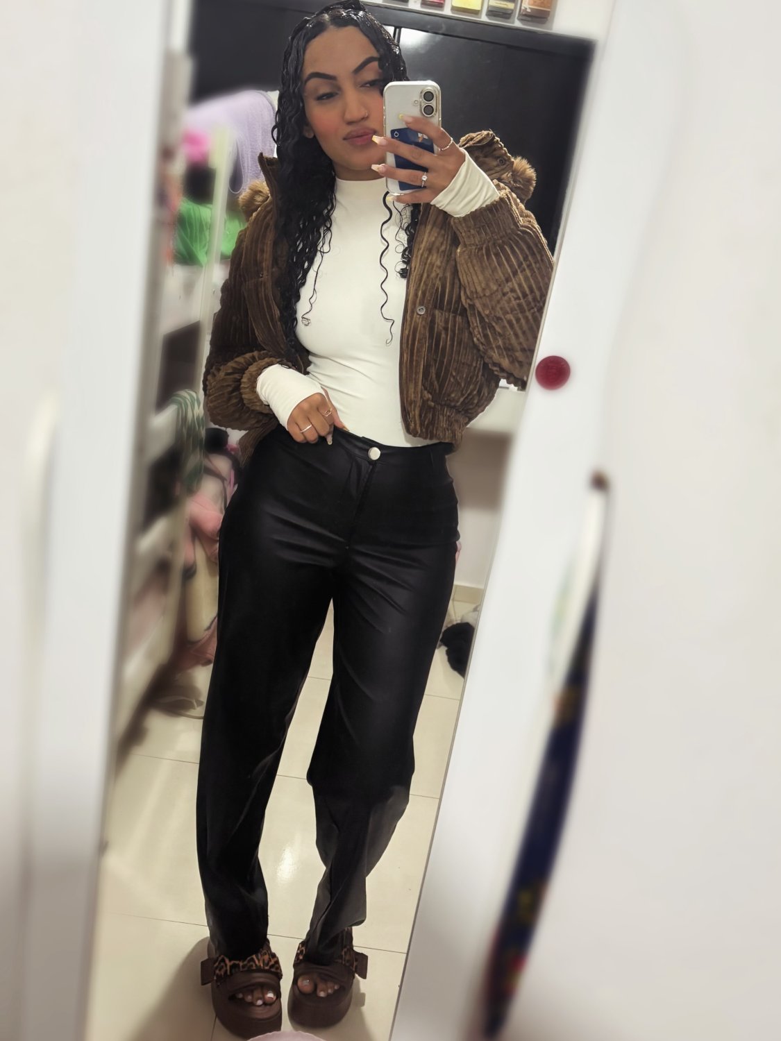 Morena Cacheada Novinha Boca De Veludo Rostinho Tesudo Pézinho Gostoso Pedindo Leite